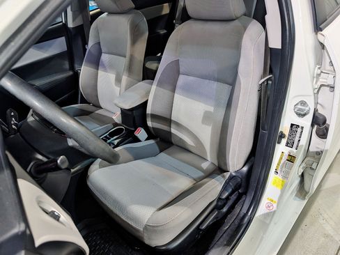 Used 2018 Toyota Corolla LE FWD image 17