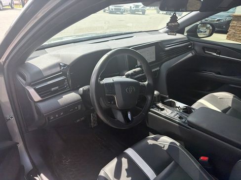 Used 2025 Toyota Camry SE FWD image 4