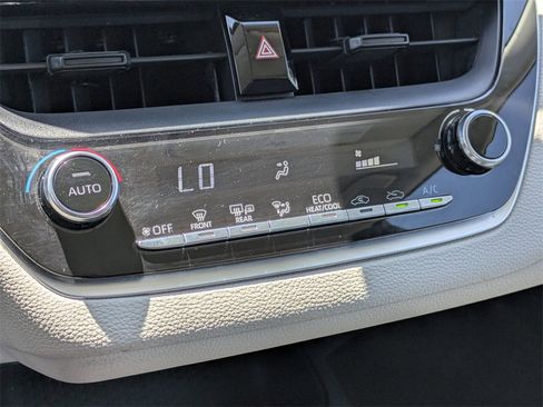 Used 2021 Toyota Corolla LE image 20