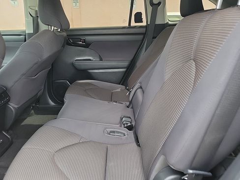 Used 2023 Toyota Highlander L image 20