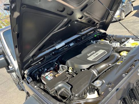 Used 2018 Jeep Wrangler Unlimited Sport S image 35