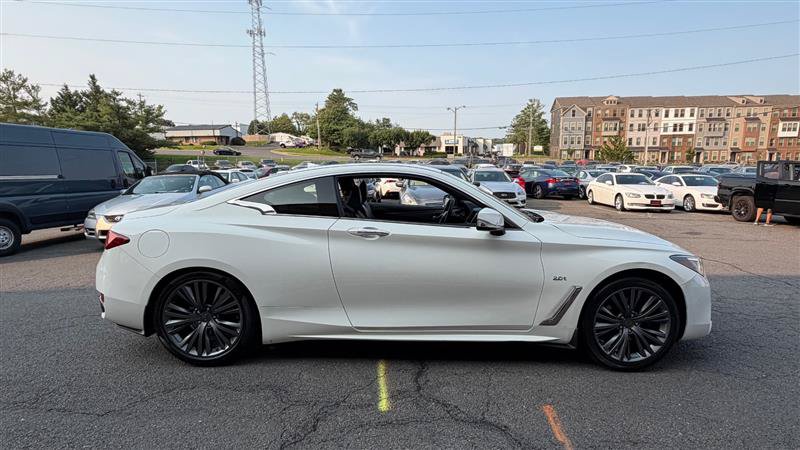 Used 2018 INFINITI Q60 2.0t w/ Moonroof Package RWD image 5