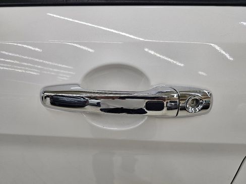 Used 2017 Ford Explorer Limited image 13