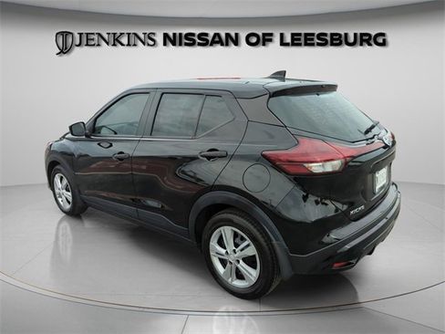 Certified 2021 Nissan Kicks S image 3