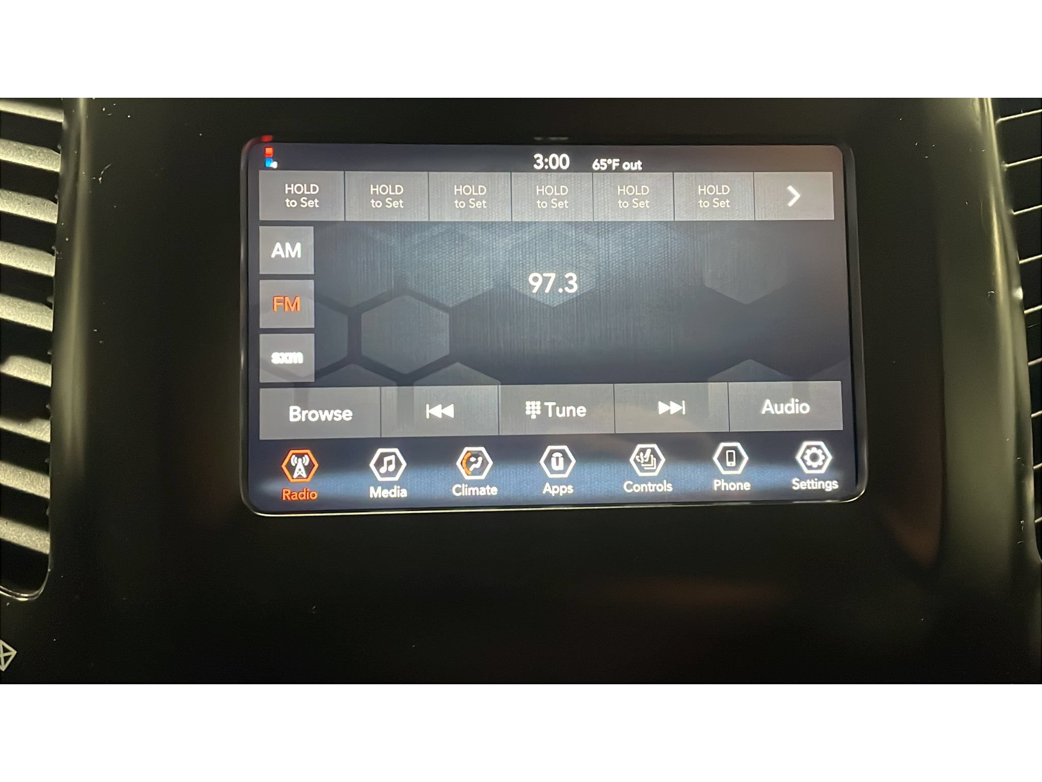 Used 2019 Jeep Cherokee Latitude Plus w/ Cold Weather Group AWD/4WD image 10