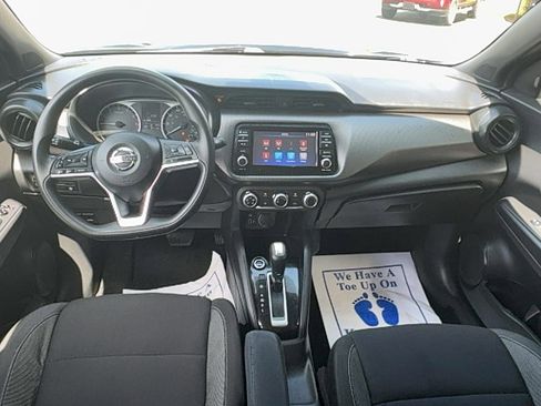 Used 2020 Nissan Kicks S image 13