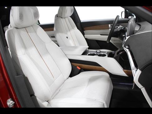 New 2026 Cadillac Vistiq Luxury w/ LPO, Floor Liner Package image 18