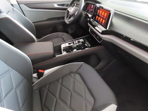 New 2025 Volkswagen Atlas Peak Edition SE image 26