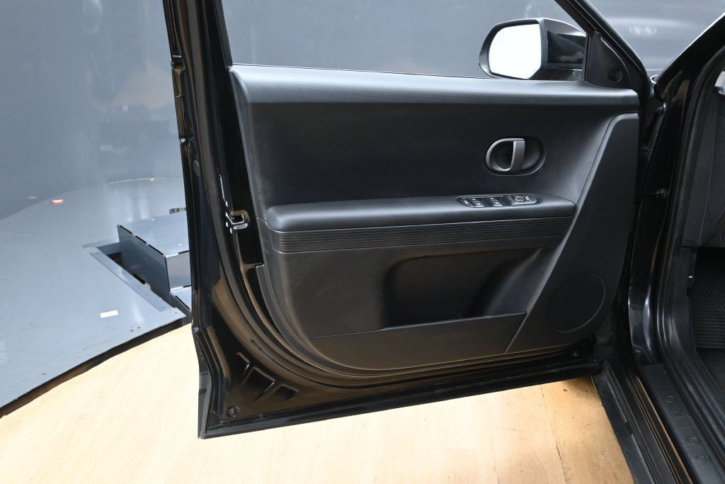Used 2025 Hyundai Ioniq 5 SE RWD image 36