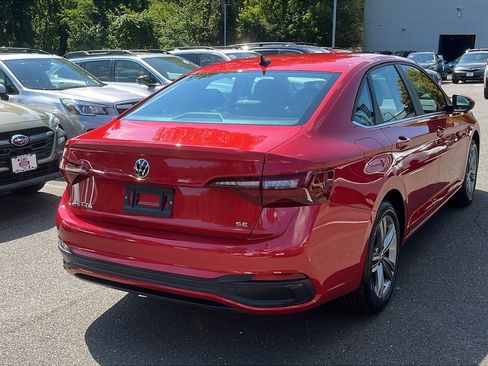 Used 2023 Volkswagen Jetta SE image 7