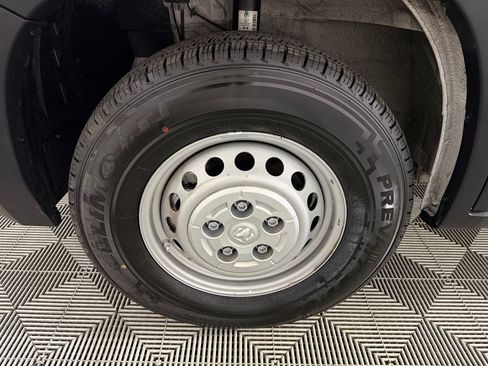 Used 2025 RAM ProMaster 2500 w/ Convenience Group FWD image 11