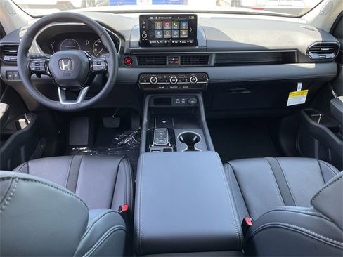 New 2025 Honda Pilot Touring image 11
