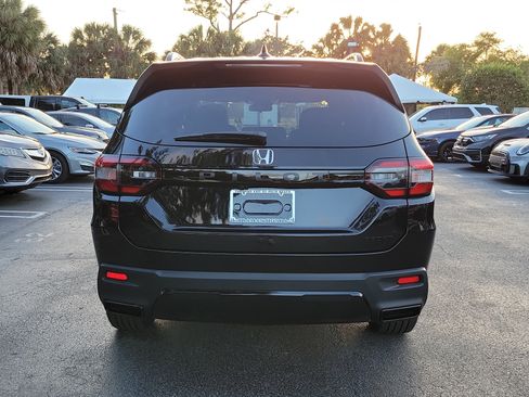 New 2026 Honda Pilot Sport image 5