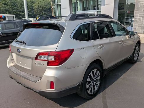 Used 2016 Subaru Outback 2.5i Limited AWD/4WD image 3
