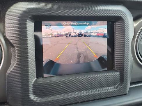 Used 2021 Jeep Gladiator Sport image 15