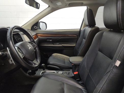 Used 2014 Mitsubishi Outlander GT AWD/4WD image 17