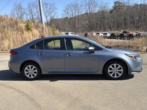 Used 2026 Toyota Corolla LE image 4