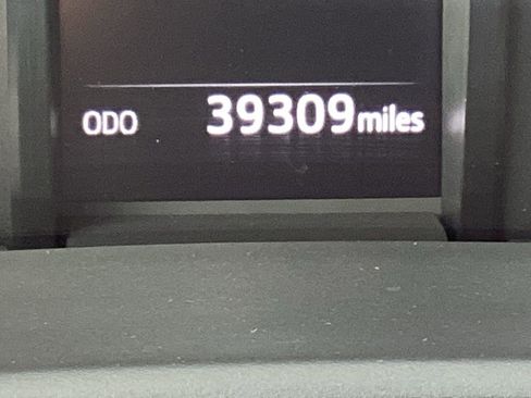 Used 2024 Toyota 4Runner SR5 Premium image 4