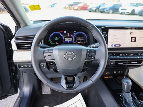 Used 2025 Toyota Camry XLE image 36
