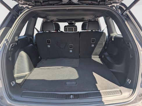 Used 2023 Jeep Grand Cherokee Altitude AWD/4WD image 12