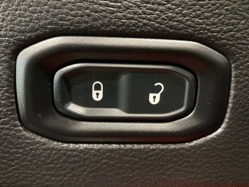 Used 2021 Jeep Wrangler Unlimited Sahara w/ Uconnect 4C Nav & Sound Group image 13