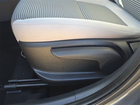 Used 2023 Hyundai Kona SE image 22