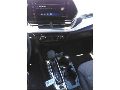 Used 2024 Chevrolet Trax LT FWD image 2