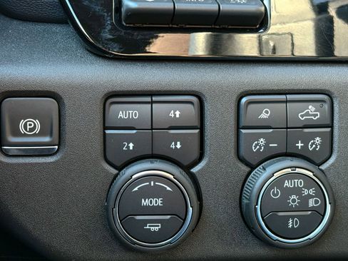 Used 2025 Chevrolet Silverado 1500 High Country image 28