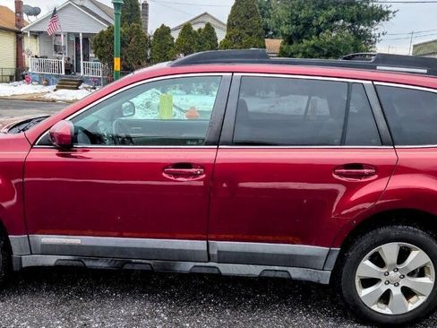 Used 2011 Subaru Outback 2.5i Limited AWD/4WD image 3