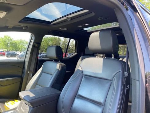 Used 2023 Chevrolet Traverse LT w/ LT Premium Package AWD/4WD image 15