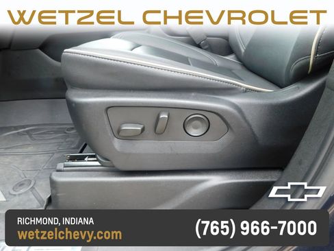 Used 2023 Chevrolet Suburban Premier w/ Advanced Technology Package AWD/4WD image 15
