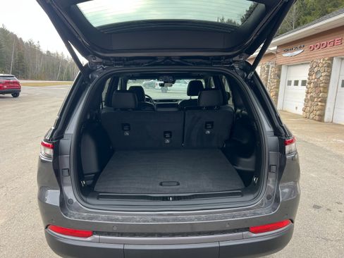 New 2026 Jeep Grand Cherokee Altitude image 20