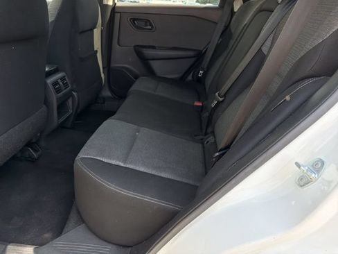Used 2022 Nissan Rogue S FWD image 27