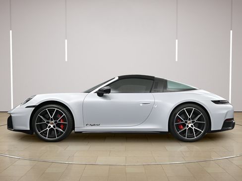 Certified 2025 Porsche 911 Targa 4 GTS AWD/4WD image 36