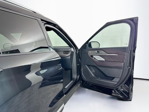 Used 2025 Ford Explorer Platinum w/ LUX Leather Package AWD/4WD image 35