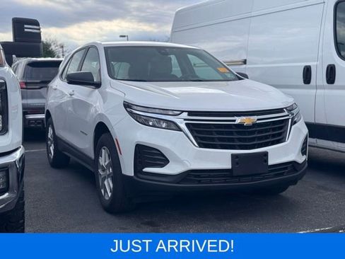 Used 2023 Chevrolet Equinox LS AWD/4WD image 4