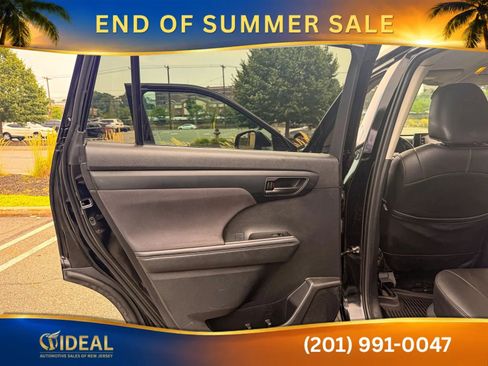 Used 2021 Toyota Highlander LE AWD/4WD image 13