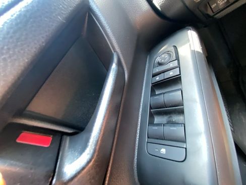 Used 2025 Toyota Tacoma SR5 AWD/4WD image 17