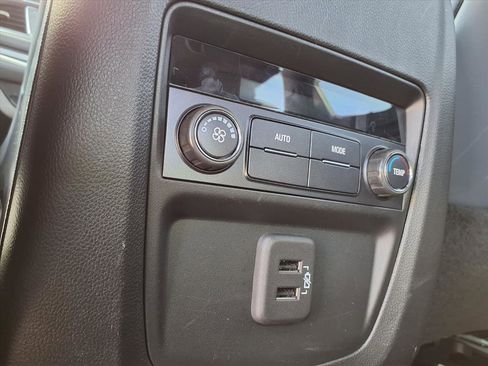 Used 2023 Buick Enclave Essence image 27