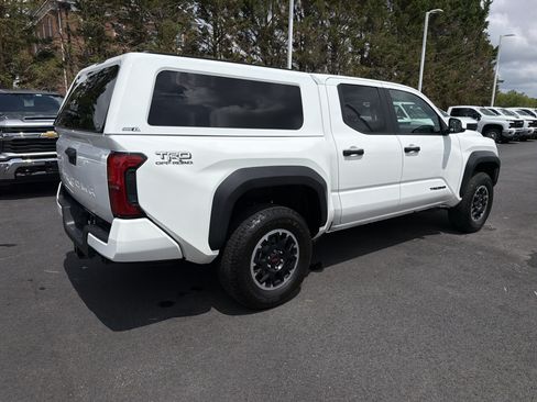 Used 2024 Toyota Tacoma TRD Off-Road AWD/4WD image 10