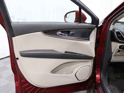 Used 2016 Lincoln MKX Select w/ Climate Package image 6