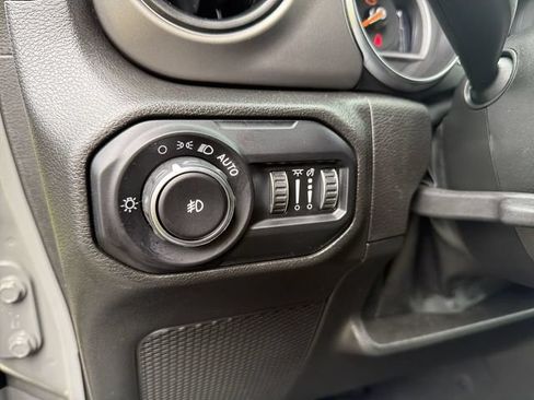 Used 2022 Jeep Wrangler Unlimited Sport AWD/4WD image 17