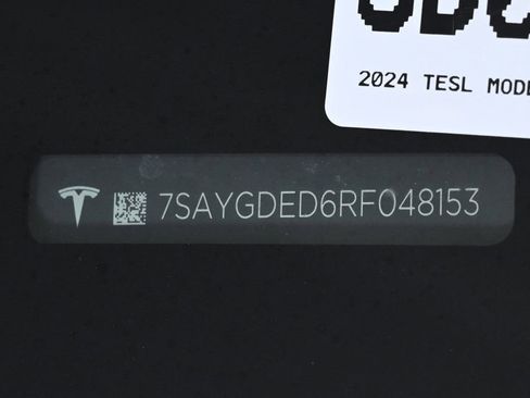 Used 2024 Tesla Model Y 2WD image 23