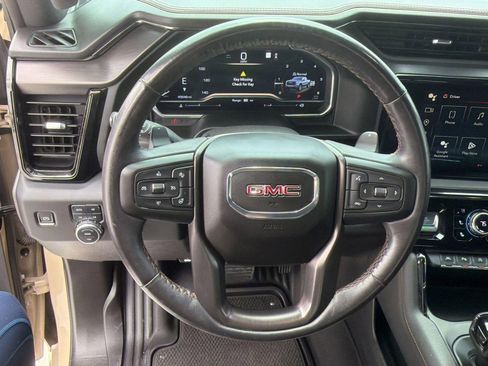 Used 2023 GMC Sierra 1500 AT4 w/ AT4 Premium Package AWD/4WD image 17