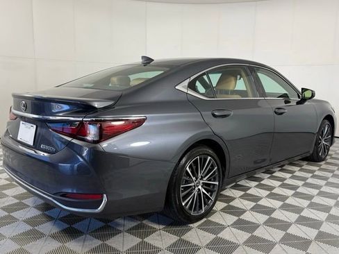 Certified 2025 Lexus ES 300h w/ Premium Package image 10