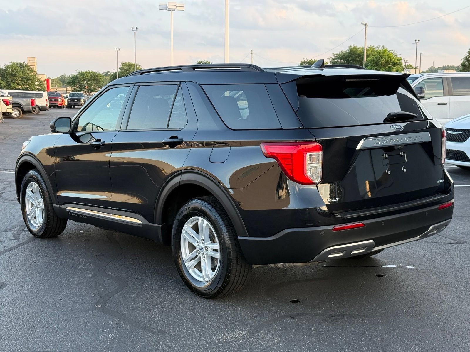 Used 2023 Ford Explorer XLT w/ Equipment Group 202A AWD/4WD image 6