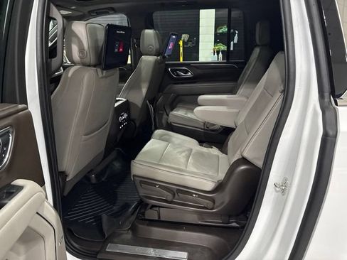 Used 2023 GMC Yukon XL SLT AWD/4WD image 13