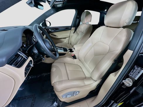 Used 2025 Porsche Macan image 5