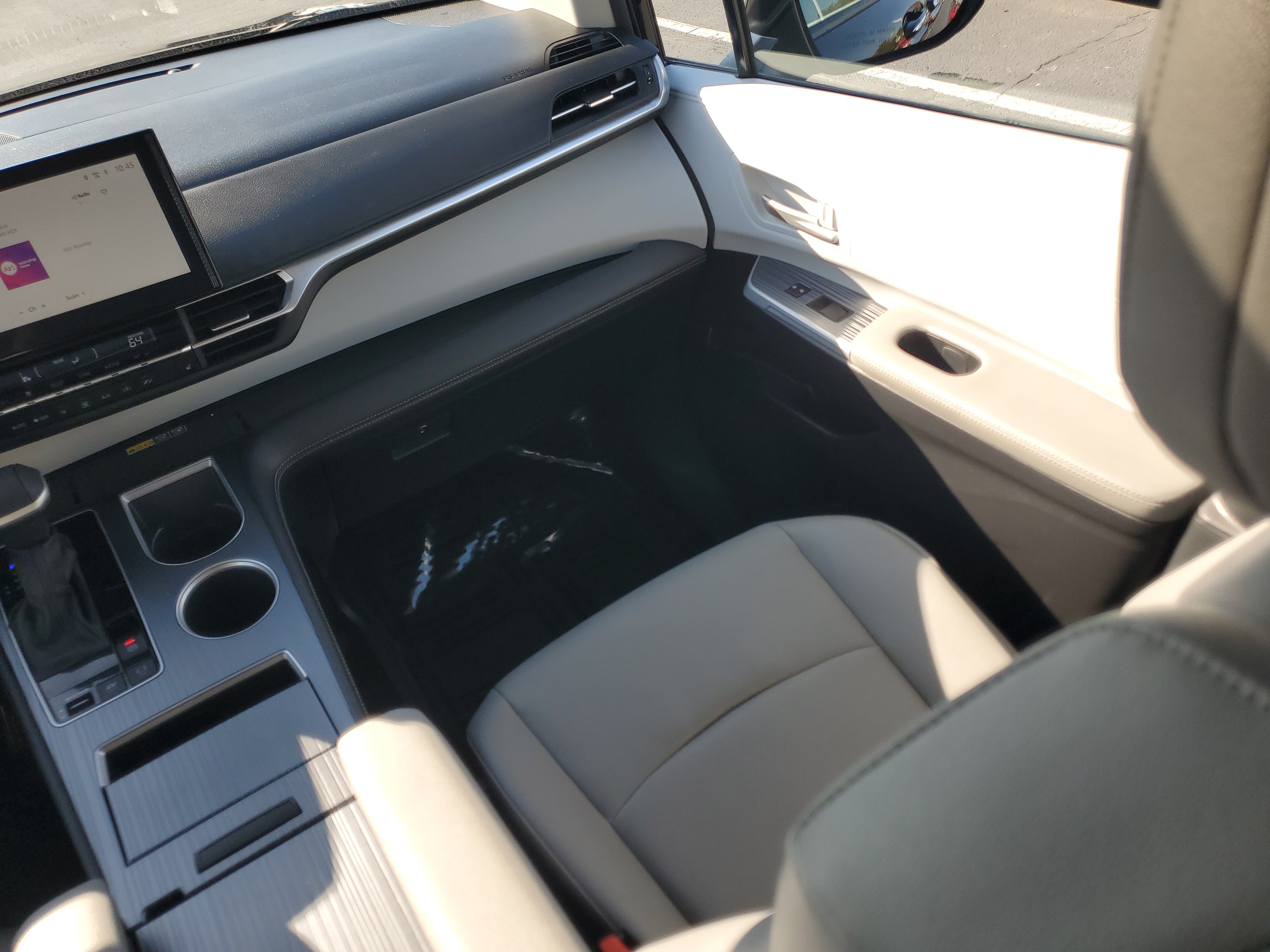 Certified 2026 Toyota Sienna XLE FWD image 18