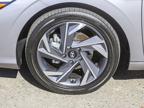 Certified 2025 Hyundai Elantra SEL image 11